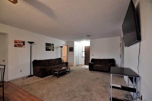 Foto del edificio - 9 Neffwood Ln