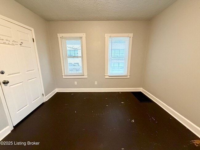 Building Photo - 121 E 14th St