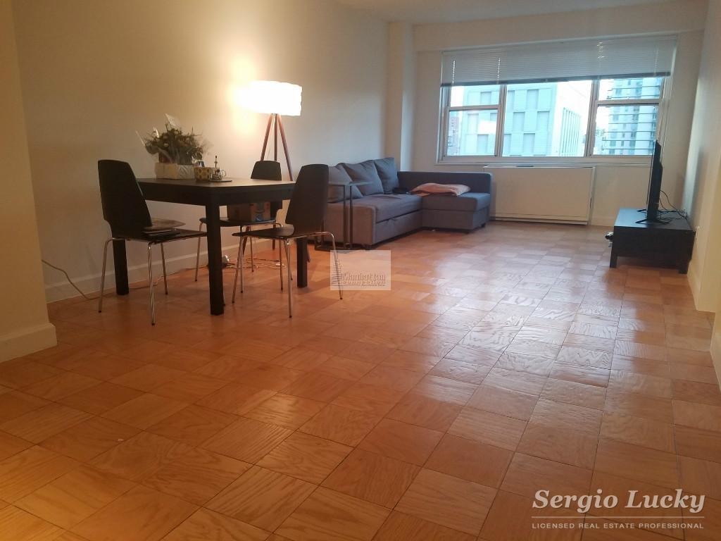 Foto principal - 420 E 79th St