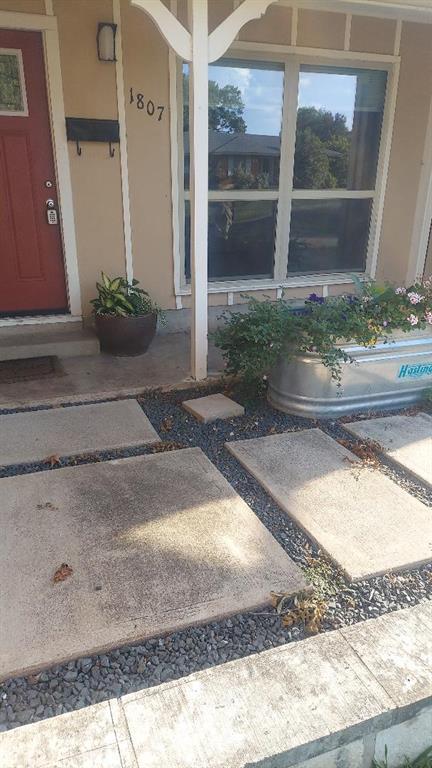 Building Photo - 1807 Barbara St