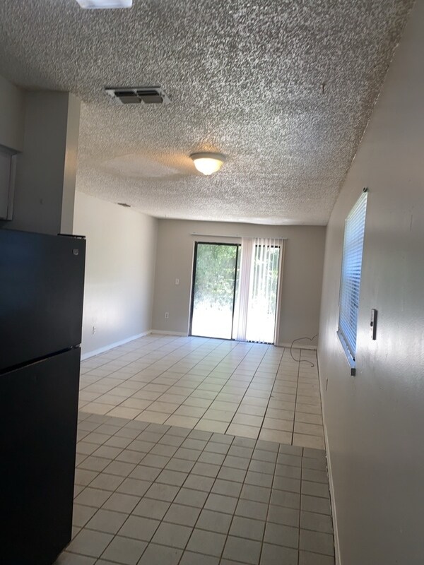 Foto del edificio - 235 S. Christiana Ave