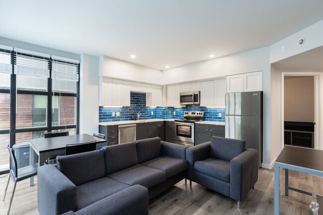 2BR, 1BA - 930SF - The Den Apartments