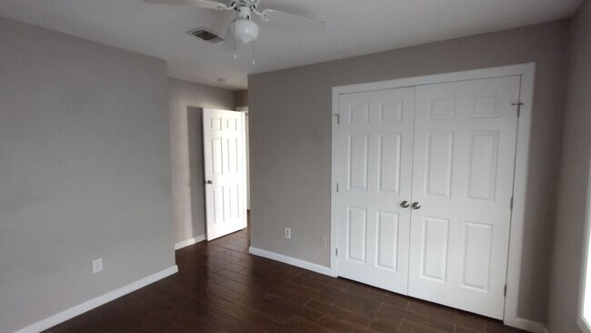 Foto del edificio - 933 Meadowlark Circle