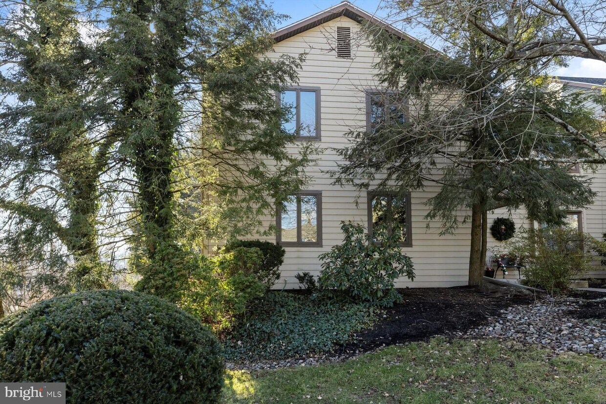 Primary Photo - 64 Parchment Dr