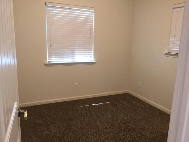 Foto del edificio - 2191 Dunlap Dr