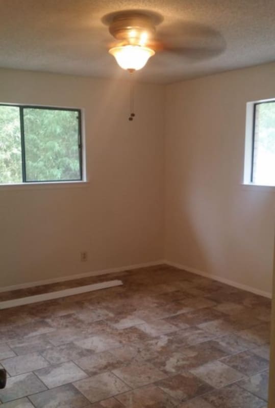 Foto del edificio - 7202 Silvermine Dr