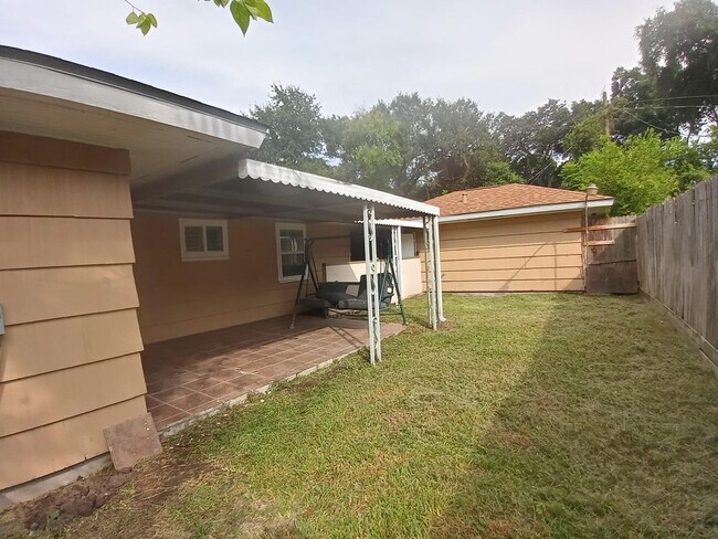 Building Photo - 6642 Heron Dr