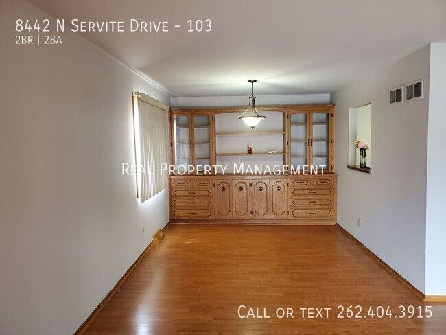 Foto del edificio - 8442 N Servite Dr