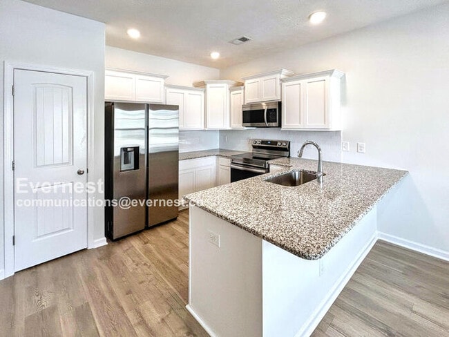 Building Photo - Sign a 13 Month Lease and receive 1 month ...