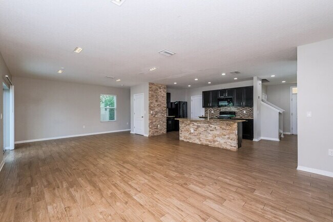 Building Photo - 12009 Suburban Sunrise St