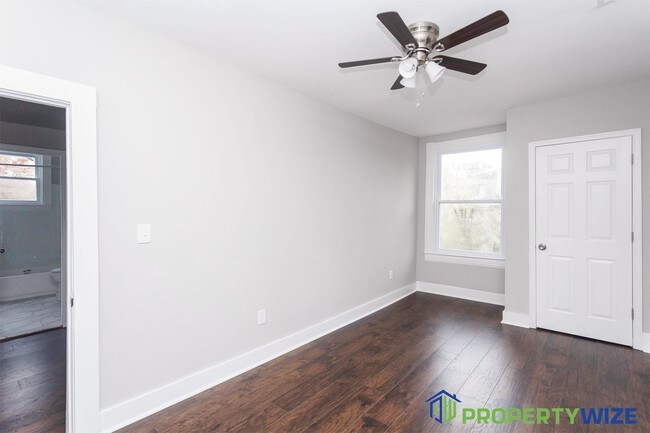 Foto del edificio - 5821 Royal Oak Ave
