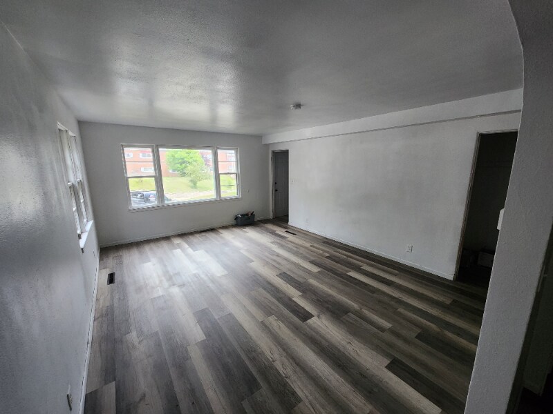 607 Main St S Unit B, Minot, ND 58701 Apartment for Rent in Minot, ND