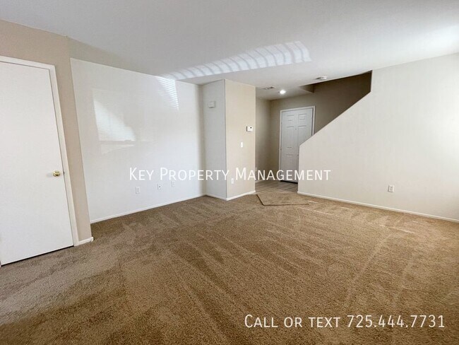 Building Photo - 2 BEDROOM HOME W/ 1 CAR GARAGE AND COMMUNI...