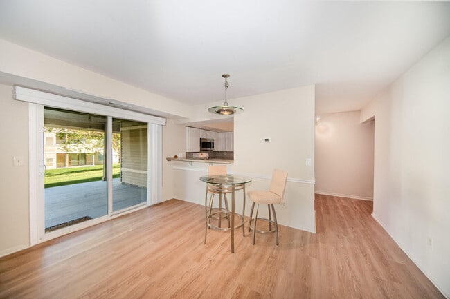 Building Photo - 275 Briarcrest Dr