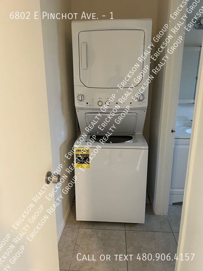 Building Photo - 6802 E Pinchot Ave