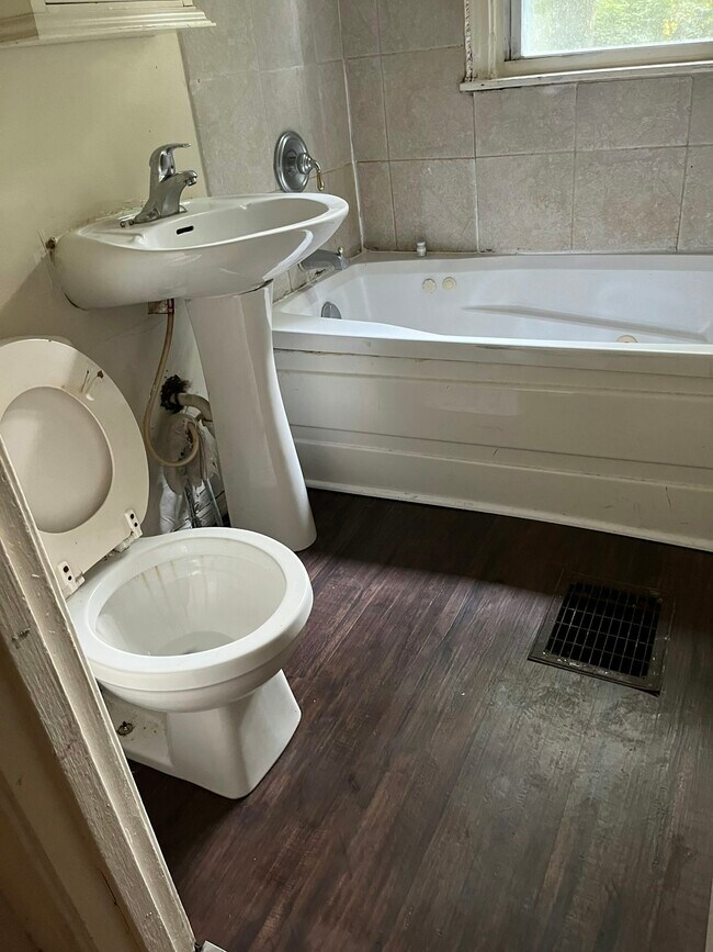 Foto del edificio - 1319 Kingsley Ave