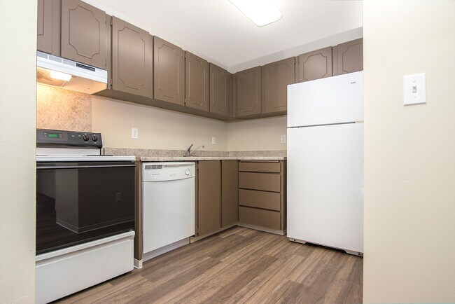 Kitchen - 2815 Grandview Dr W