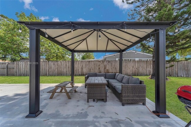 Building Photo - 6535 Miramar Pky