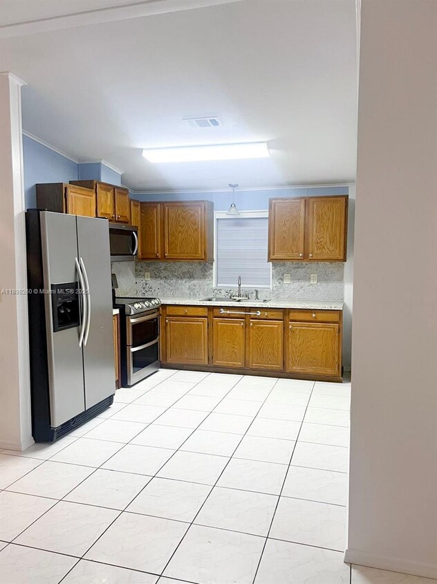 Foto principal - 5904 Sussex Dr