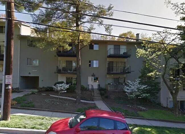 Front of building - 8700 Manchester Rd