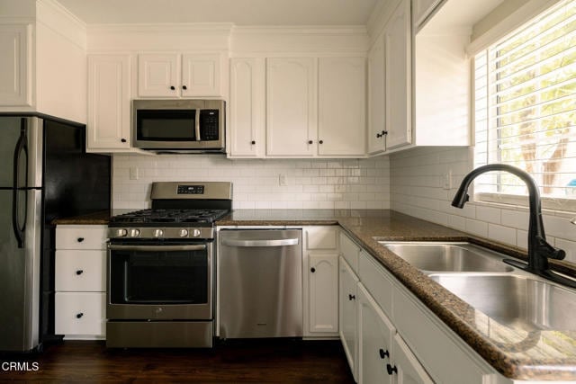 Building Photo - 900 N El Molino Ave