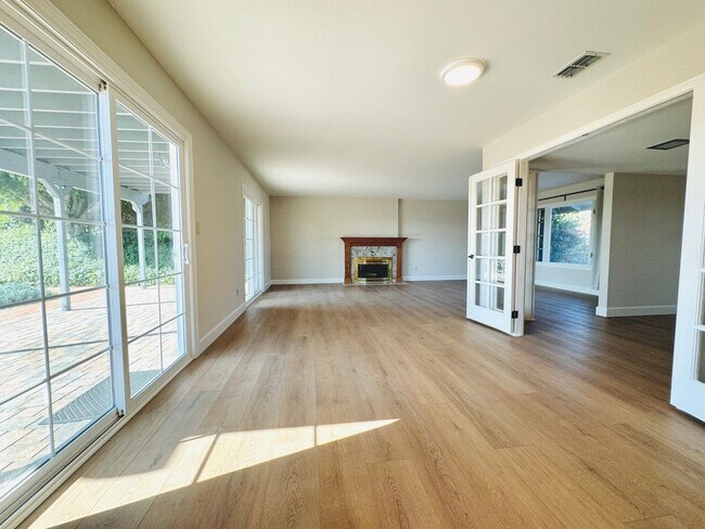 Building Photo - Beautiful 4 BD/2.5BA Home in University City!