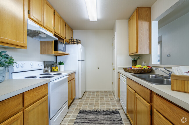 3HAB, 2BA - 1.239SF - Mission Ranch Apartments