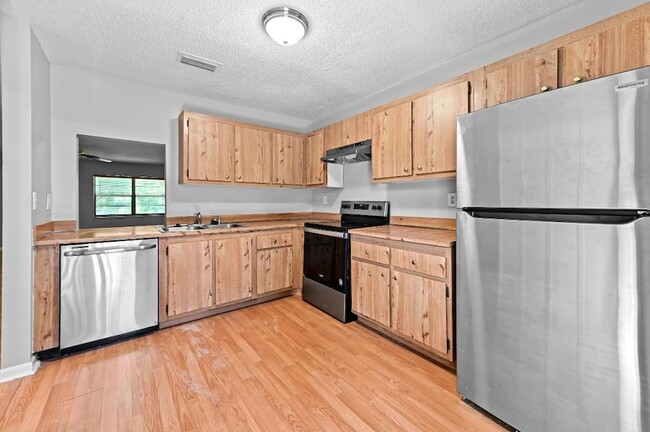 Building Photo - 81 Westecunk Dr