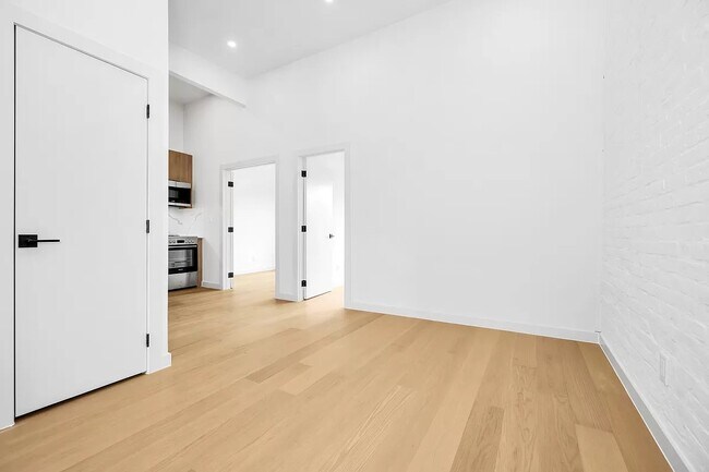 Building Photo - 184 Bleecker St