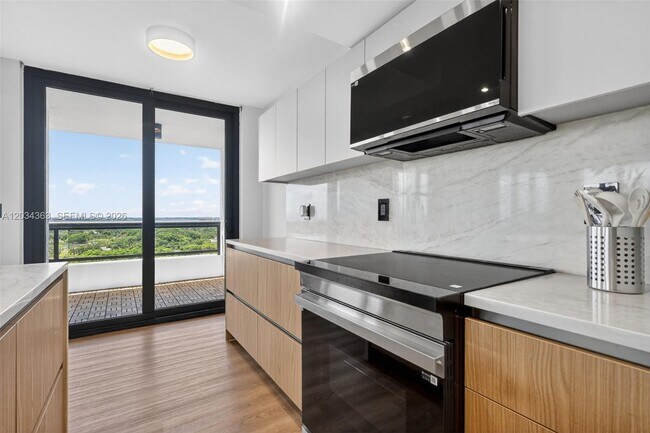 Foto del edificio - 2555 Collins Ave