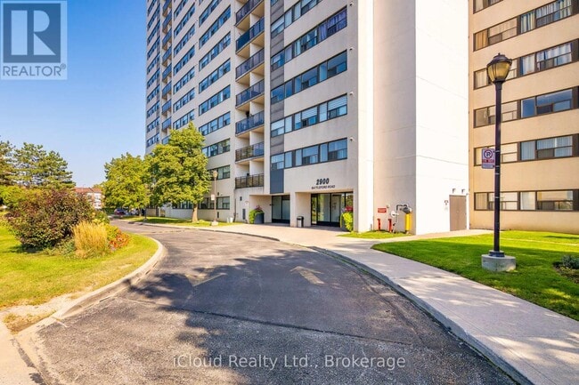 Building Photo - 2900-2900 Battleford Rd