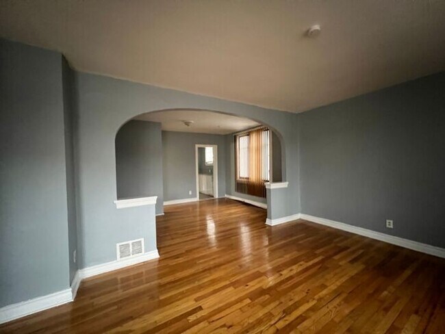 Foto del edificio - Adorable and Spacious Two Bedroom Home Ren...