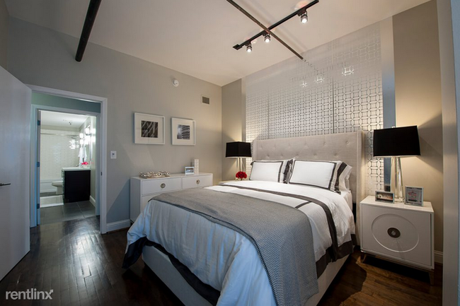 Building Photo - Studio, 1 bath Flat - 1001 Texas St 485