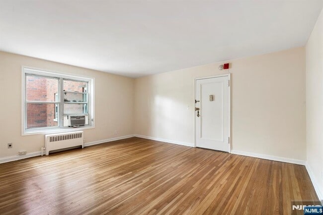 Foto del edificio - 2350 Linwood Ave