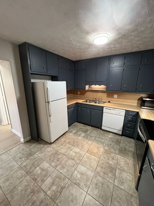 Foto del edificio - READY NOW!!! 2 bedroom townhouse available in Lawrenceville!