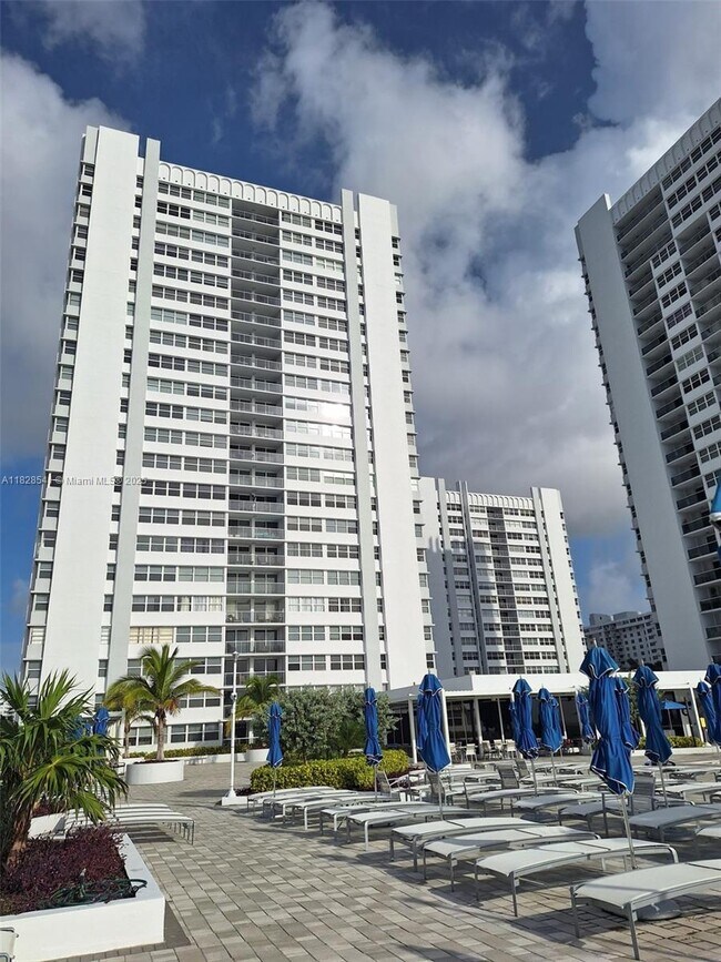 Foto del edificio - 1904 S Ocean Dr