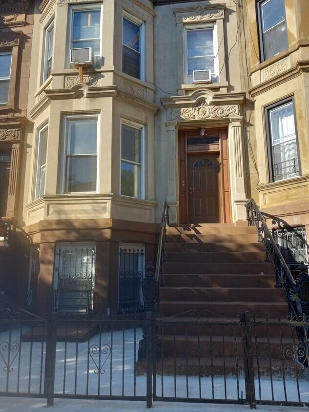 Primary Photo - 449 41st St