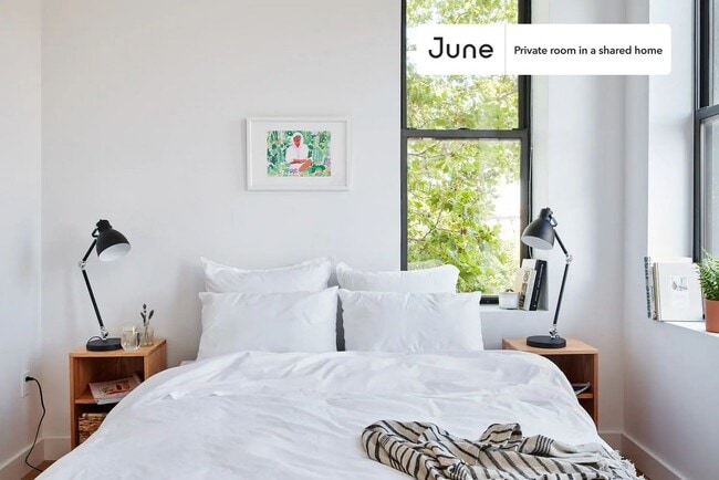 Building Photo - Prime ROOM at The Hancock House