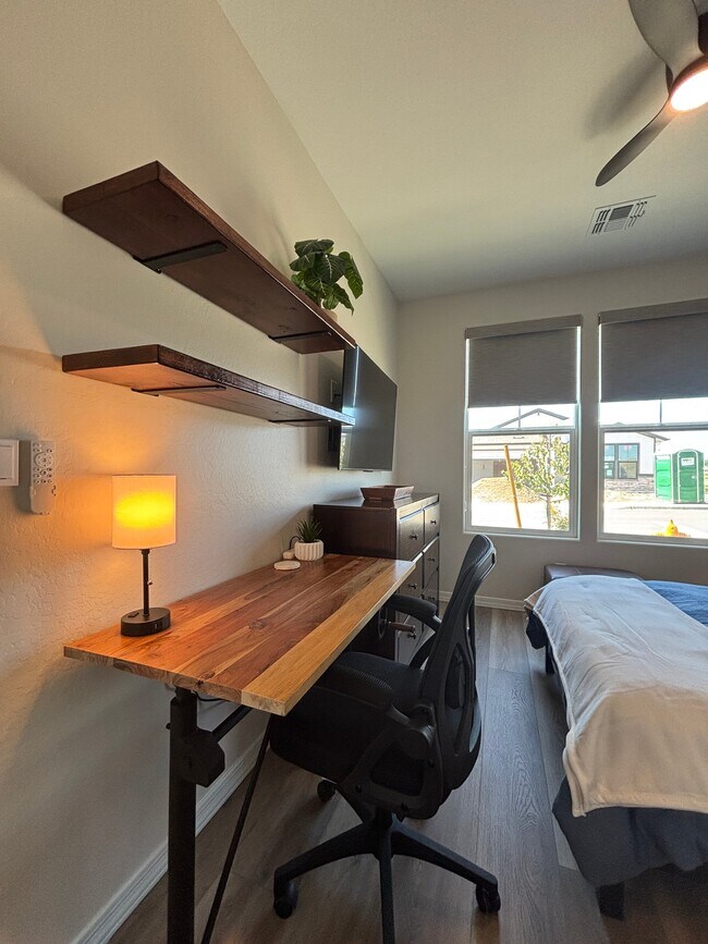 Foto del edificio - 1204 Tranquil Ln
