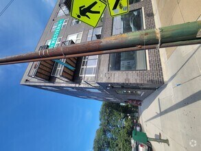 Building Photo - 2443 N Western Ave