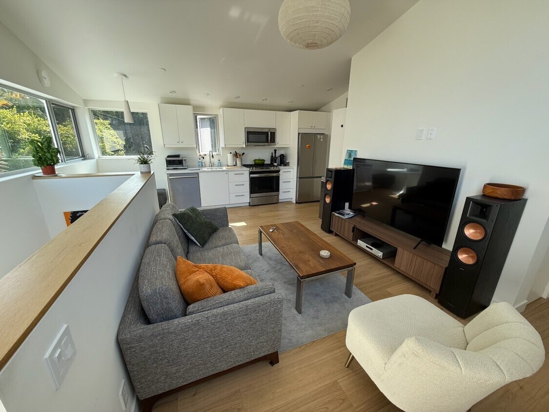 Upstairs living area - 2550 Veteran Ave