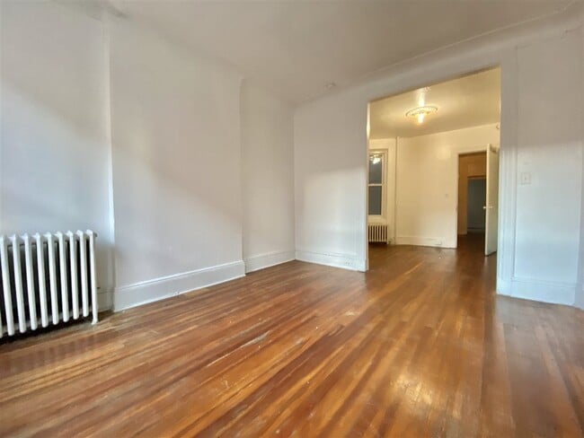 Building Photo - 1021 Park Ave