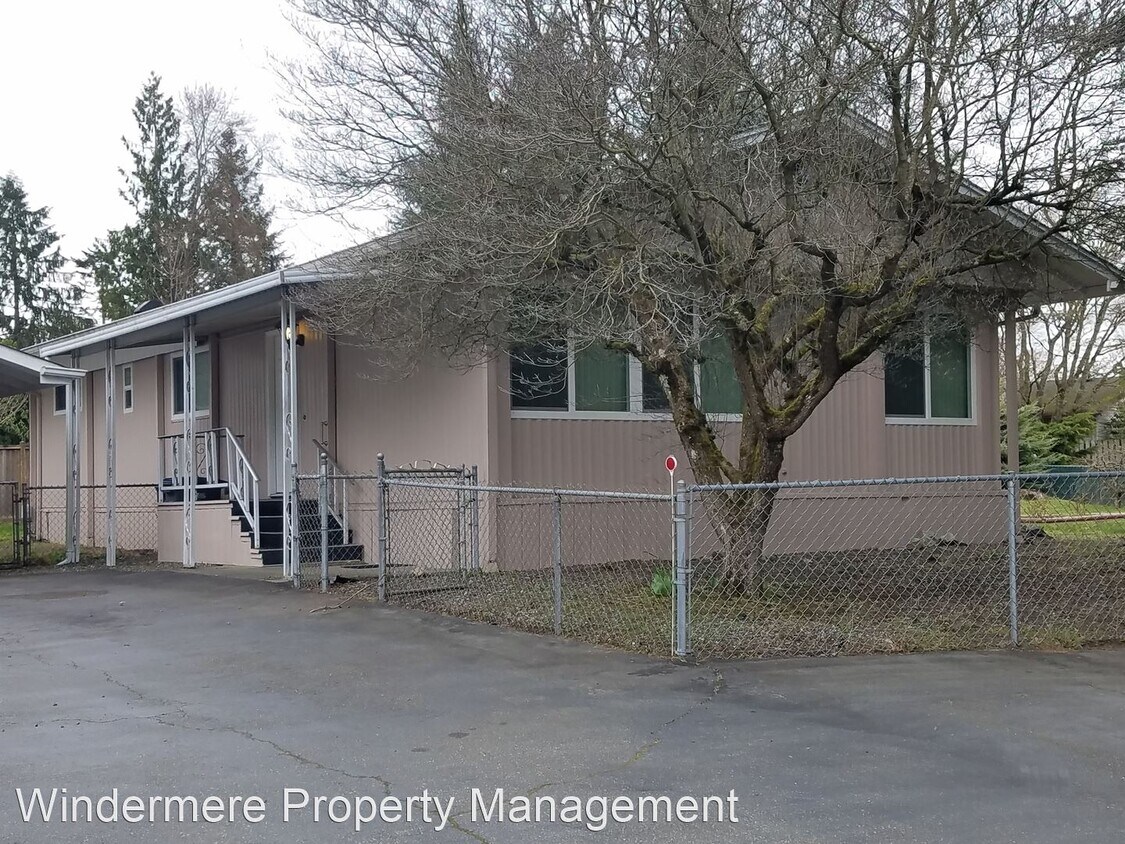 Primary Photo - 2 br, 1.5 bath House - 892 NE Riddell Road