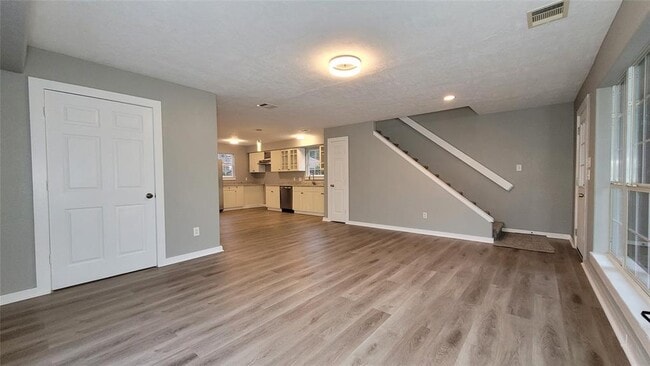 Building Photo - 509 Spruce Dr