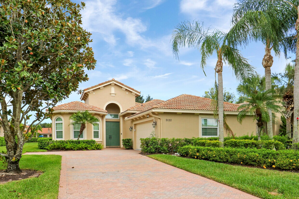 Foto principal - 9120 Champions Way