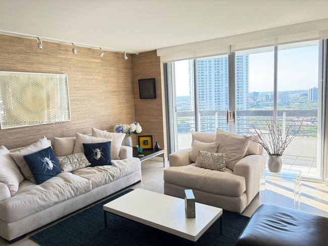 Foto del edificio - 19101 NE 36th Pl