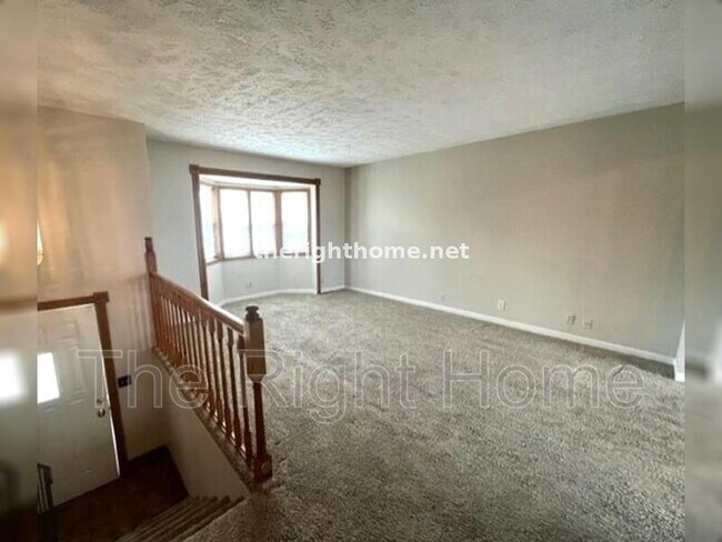 Building Photo - 23607 Walnut Cir