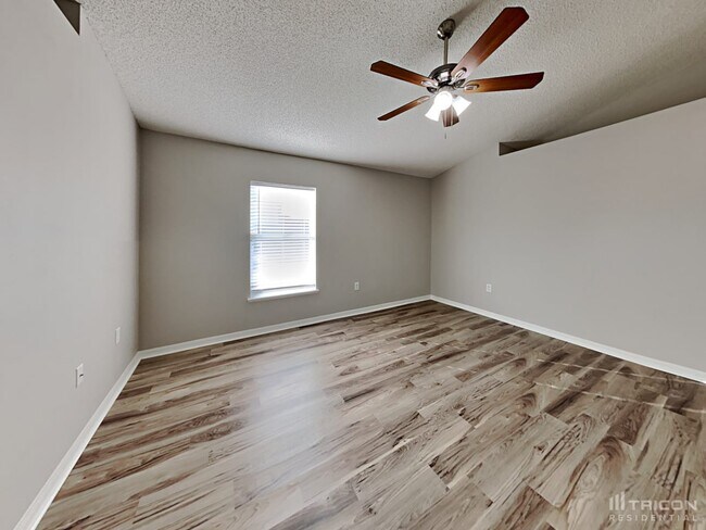 Foto del edificio - 11353 Nettlebrook St E