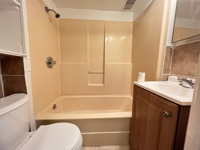 330 Mt Prospect Ave 19 - 271 Mount Prospect Ave