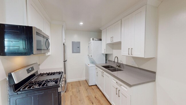Interior Photo - Rowena